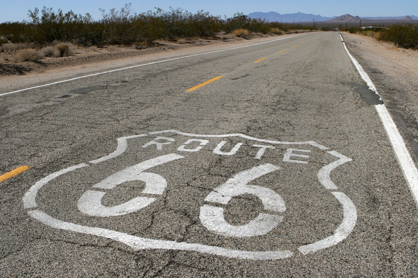 route66の書かれた道路